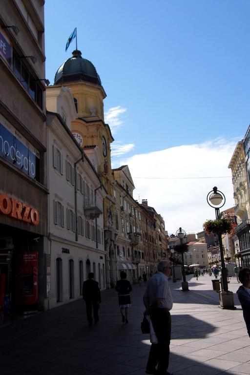 Studio And Rooms Korzo Rijeka Exteriör bild